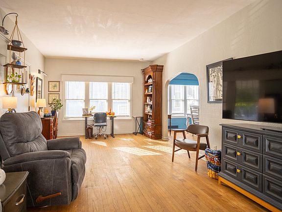 3rd image of 805 E Exchange St