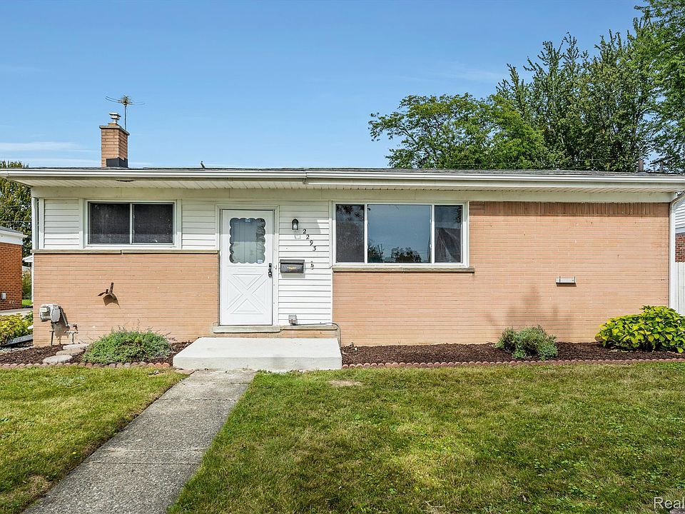 1st image of 22931 Lincoln St