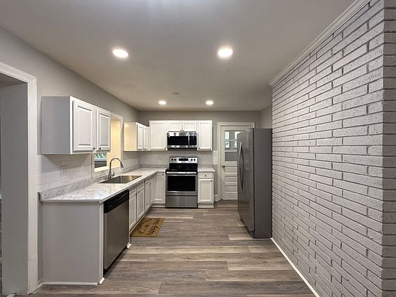 4th image of 2745 Dogwood Ave