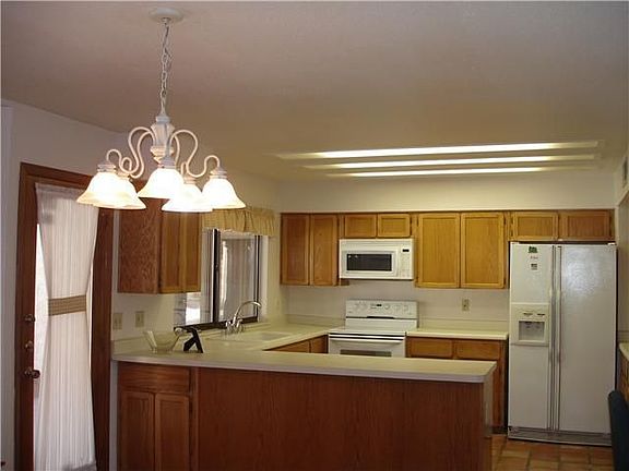 4th image of 556 Regency Dr