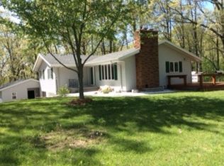 10718 Emmerson Airline Rd, Palmyra, IL 62674