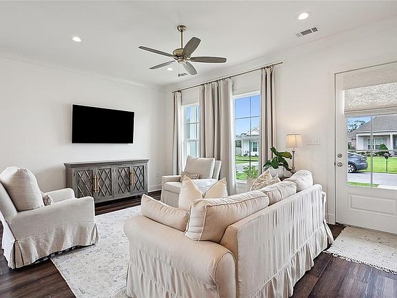 4th image of 2020 Begue Ln