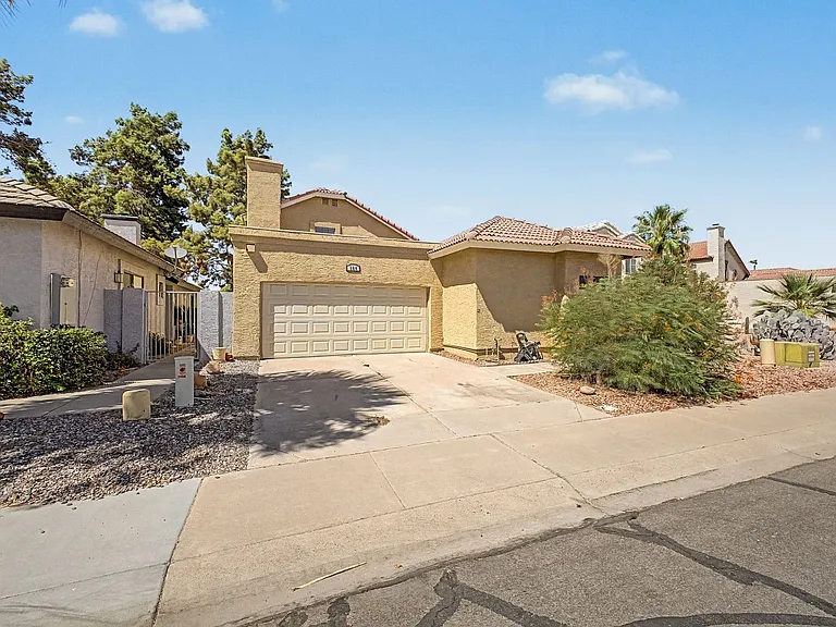 184 S Willow Creek St — Photo 4