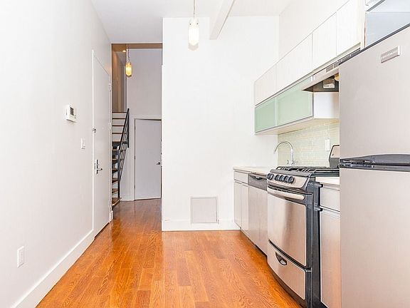 3rd image of 190 Jefferson St #3LF