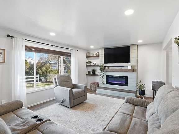 5th image of 1625 N Walnut Rd