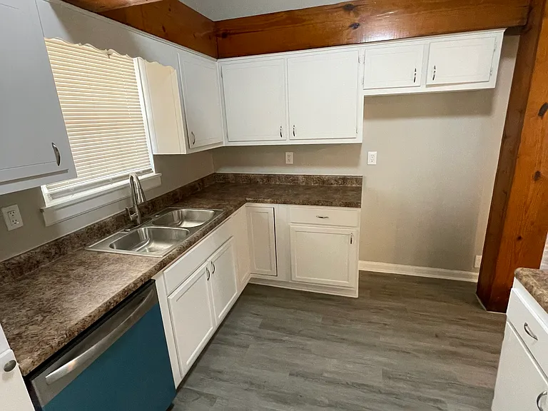 1358 Bennington Dr — Photo 4