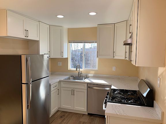 5th image of 317 Warwick Ave APT 304