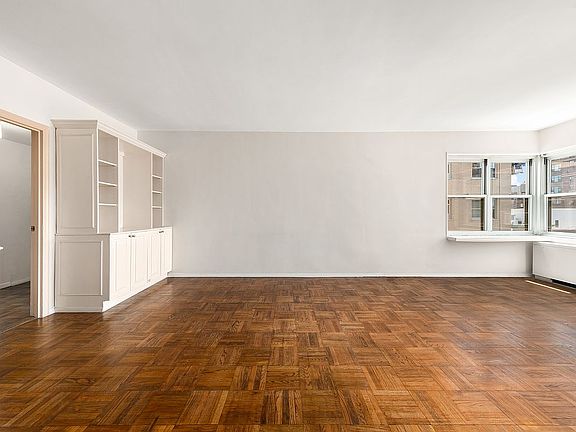 5th image of 20 E 9th St APT 12N