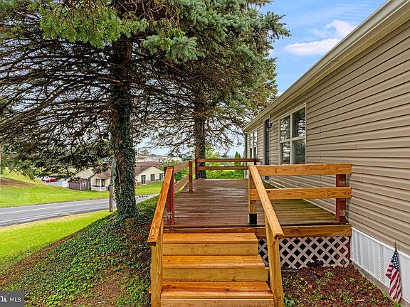 3rd image of 2 Heather Dr