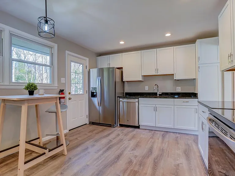 6417 Earlham Dr — Photo 9