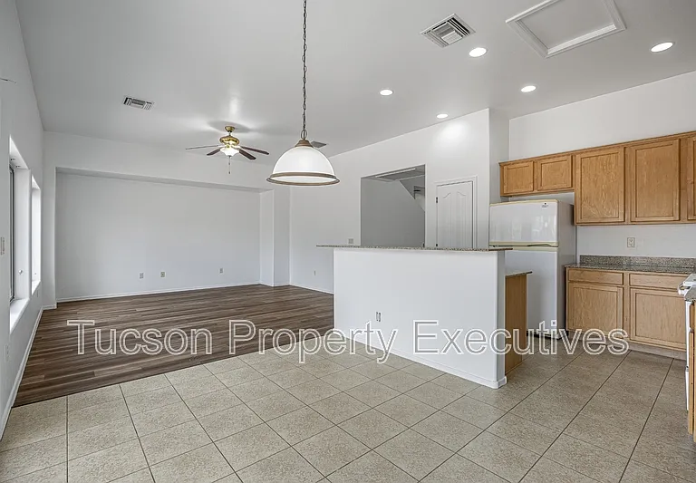 7585 E Picket Fence Ln — Photo 5