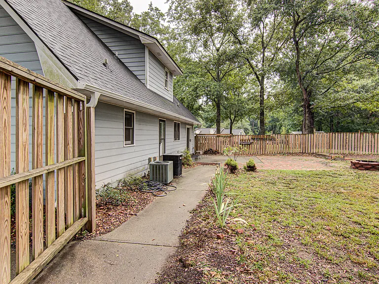 2315 Treetop Ln — Photo 37
