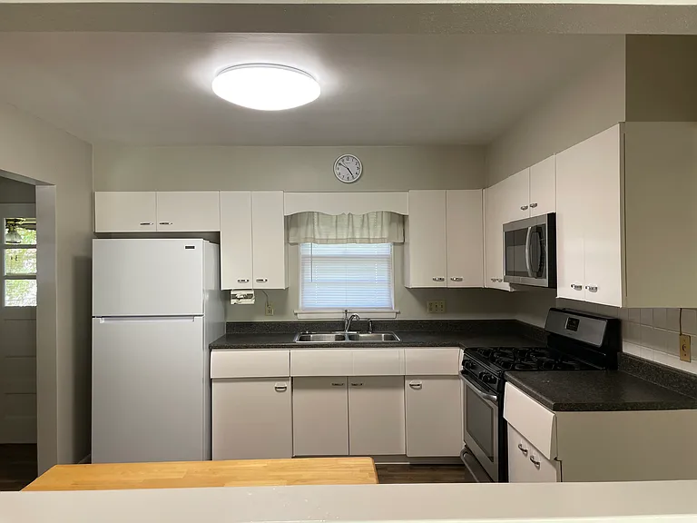 2912 N Avalon Pl — Photo 9
