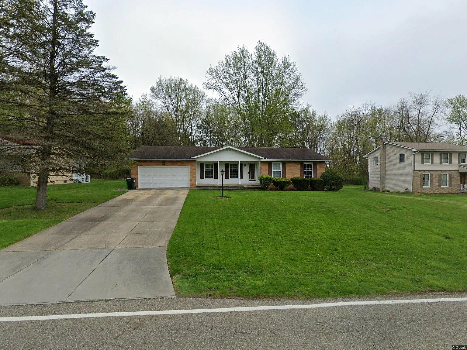 381 Elm Ave photo 1