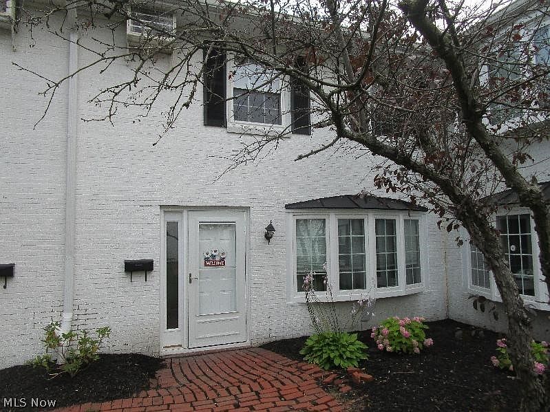 1st image of 5 Meadowlawn Dr Unit 18