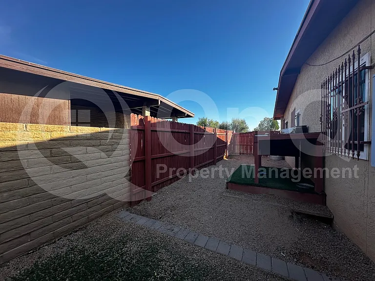 1132 W Knox Pl — Photo 24