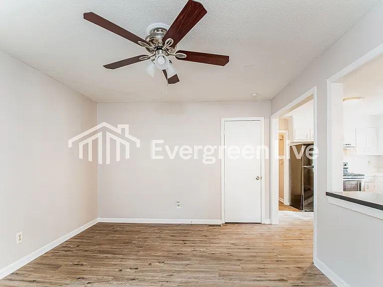 2716 Shaftsbury St — Photo 6