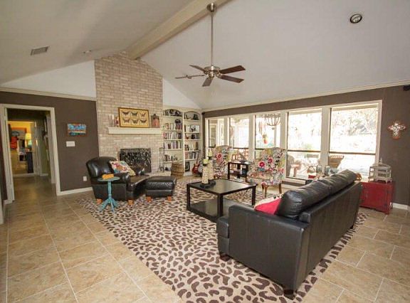 3rd image of 302 Chimney Rock Dr