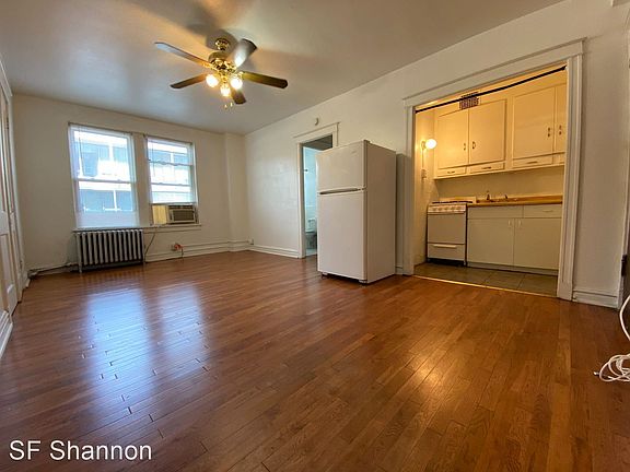 3rd image of 4066 Lindell Blvd #205