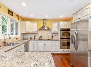 1 Valleywood Court W, Head Of The Harbor, NY 11780