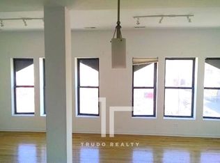 5204 N Broadway St, Chicago, IL 60640