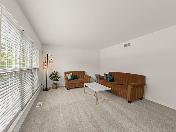 4th image of 71 Cold Spring Ct