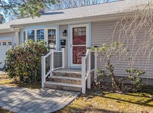 241 Edgewater Dr, Framingham, MA 01702