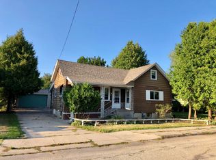 227 E Bay Shore St, Marinette, WI 54143