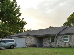2108 Pebblecreek Dr, Cleburne, TX 76033