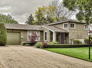 125 S Waverly Pl, Mount Prospect, IL 60056