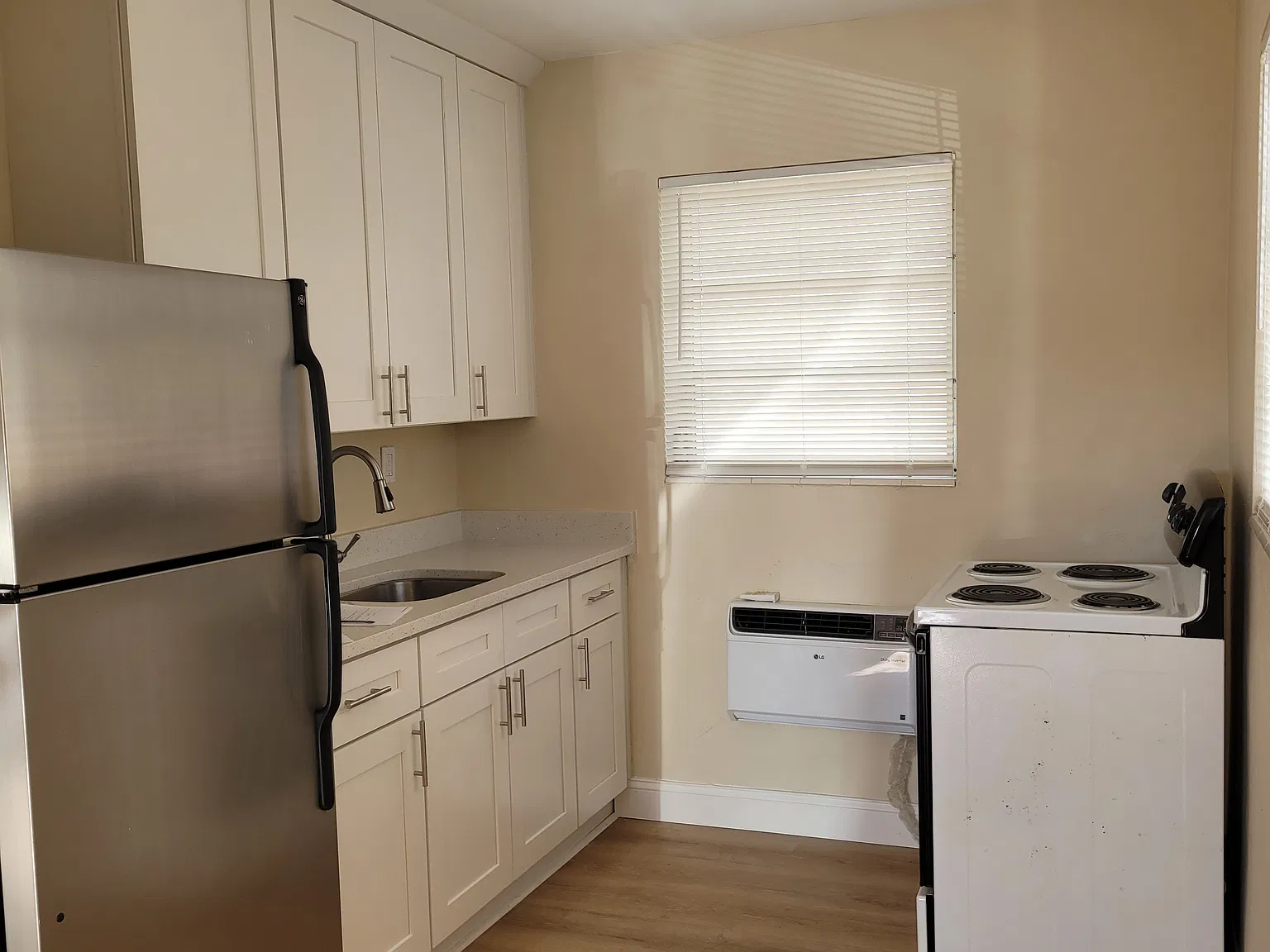 Studio, 400 sqft, $1,249 — Photo 1