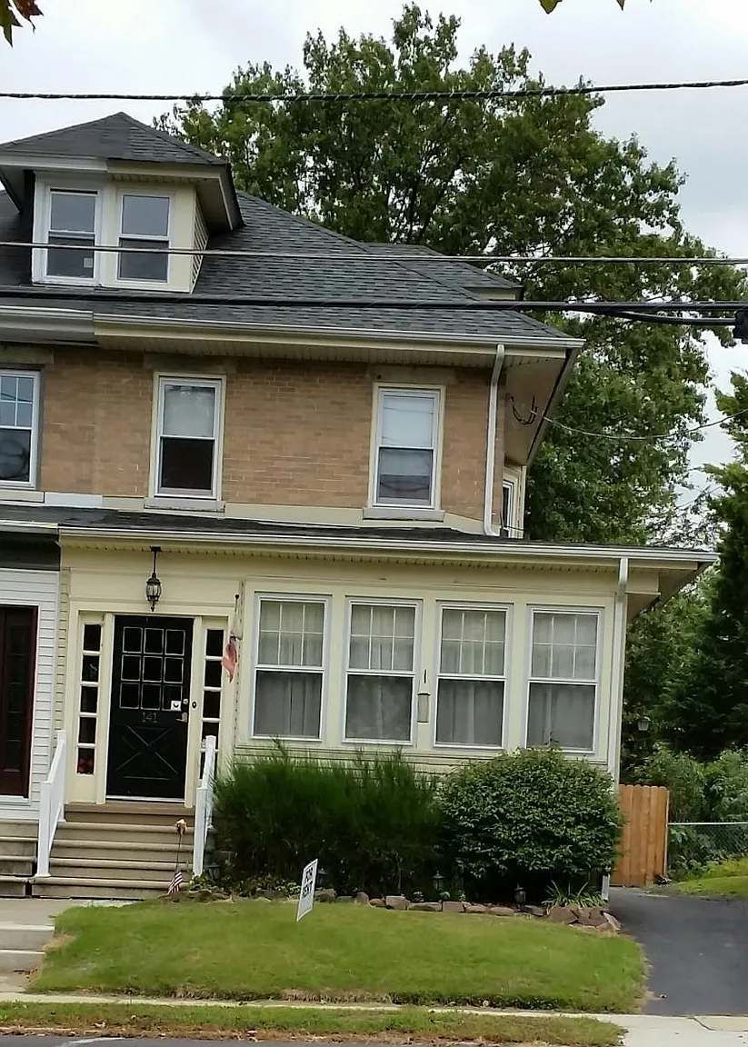 141 Woodlawn Ave photo 1