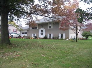 556 Hillcrest Dr, Carlisle, PA