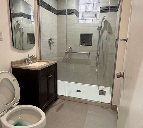 5th image of 820 N Leavitt St #2