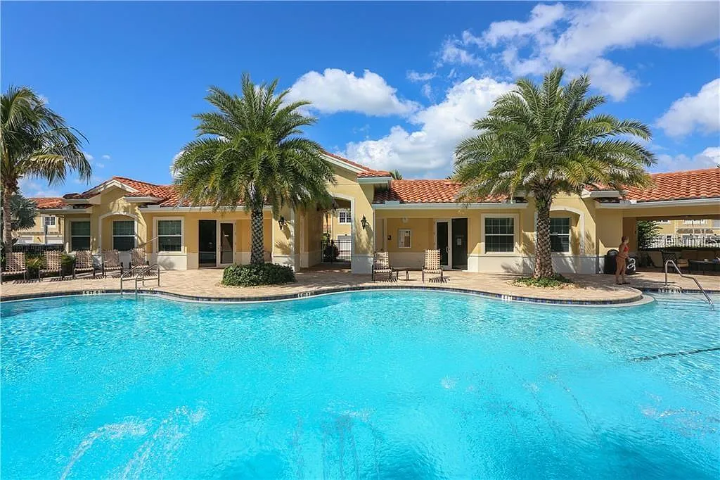 2 bed, 2.0 bath, 1135 sqft, $2,150 — Photo 2