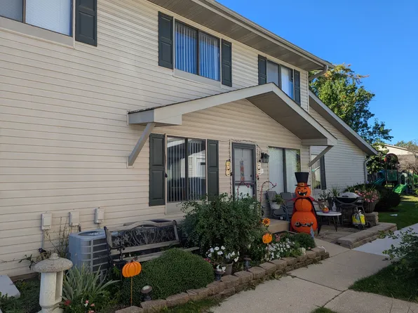 2S758 Winchester Cir W Unit 3, Warrenville, IL 60555