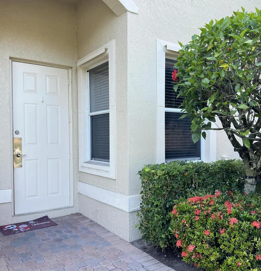 3 bed, 2.0 bath, 1577 sqft, $2,300 — Photo 3