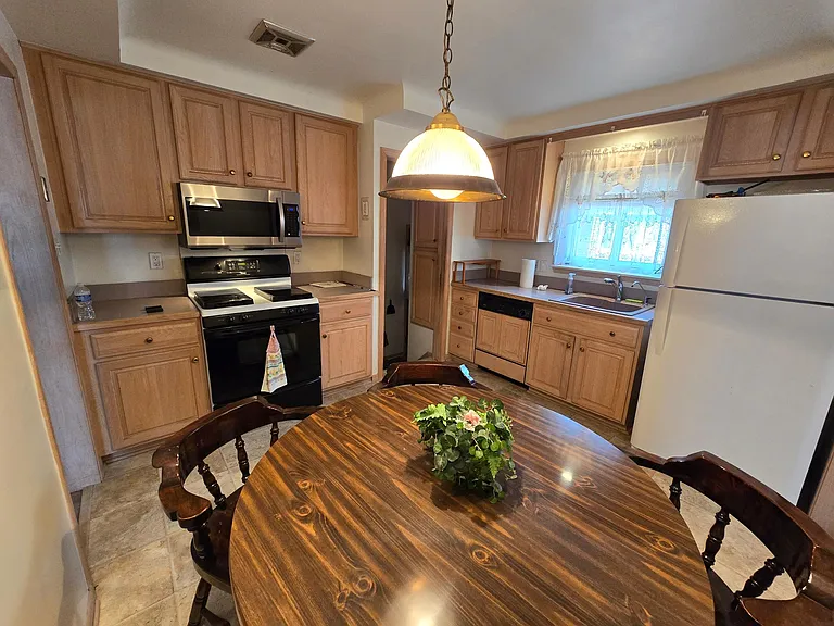 7411 Fenton St — Photo 3