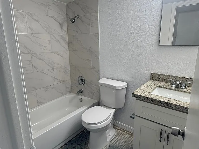 2452 Stella St #101 — Photo 1