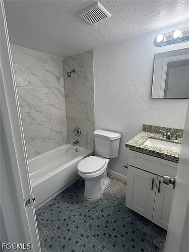2452 Stella St Photo 1