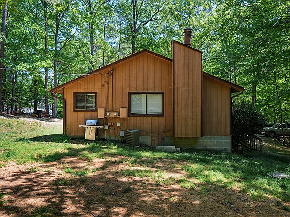 4th image of 415 Tall Oaks Rd #A & B