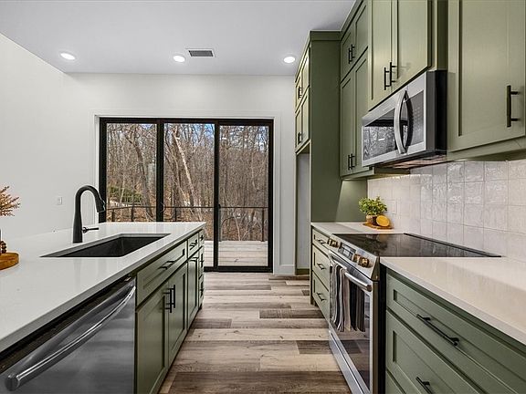 3rd image of 3 Folkingham Ln