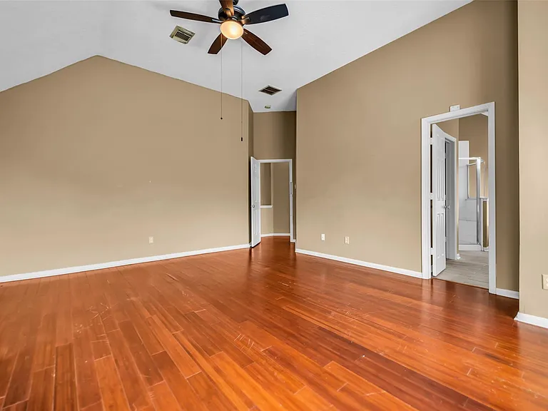 1046 Willersley Ln — Photo 10
