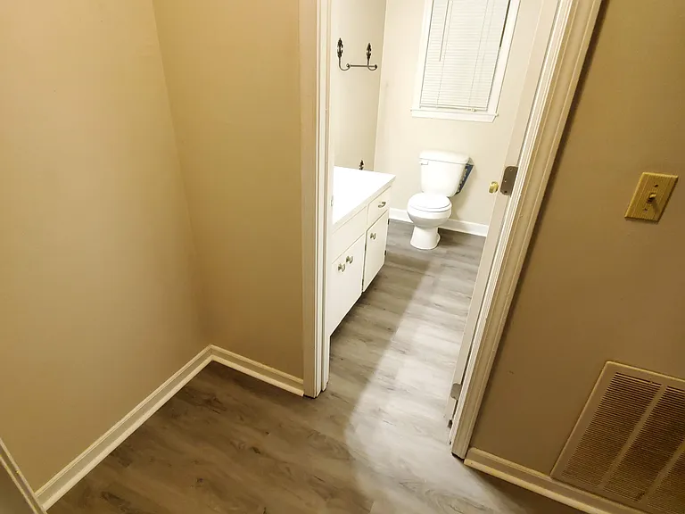 417 Glenwood Ave — Photo 9