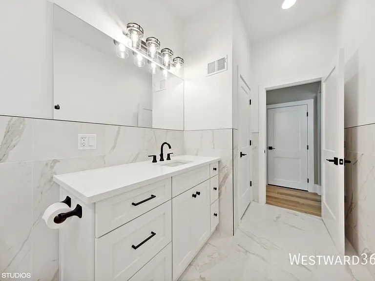 240 S Brainard Ave #2 — Photo 12