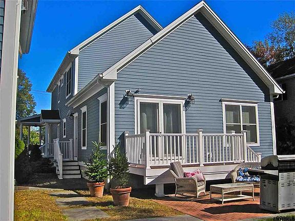 5th image of 143 Jefferson St