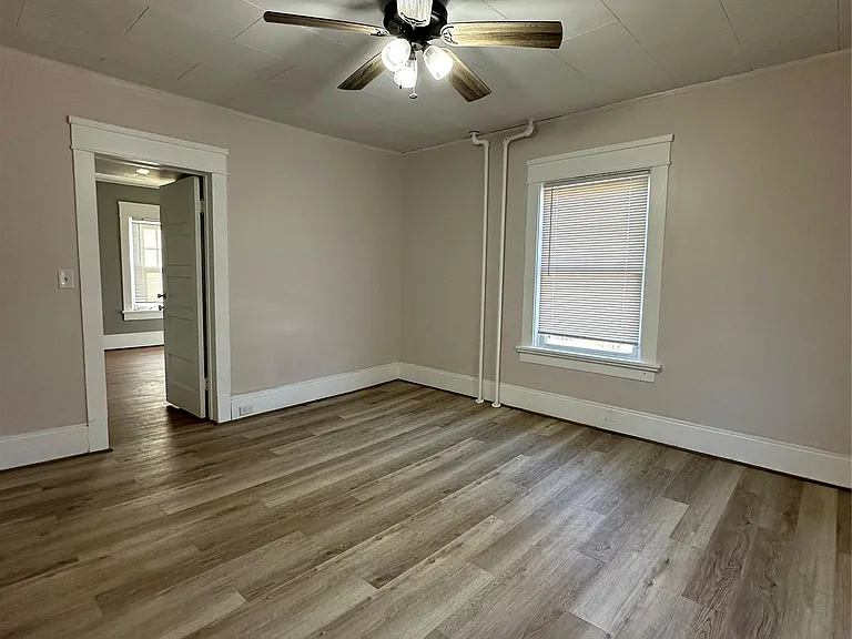 9 Elizabeth St #2 — Photo 11