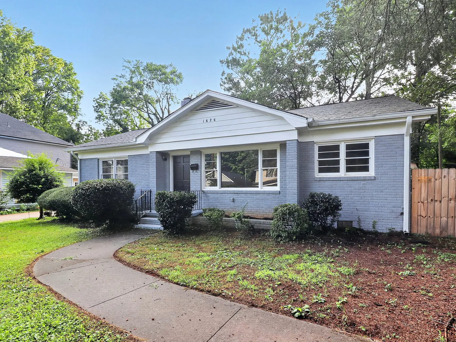 3 bed, 1240 sqft, $1,995 — Photo 2