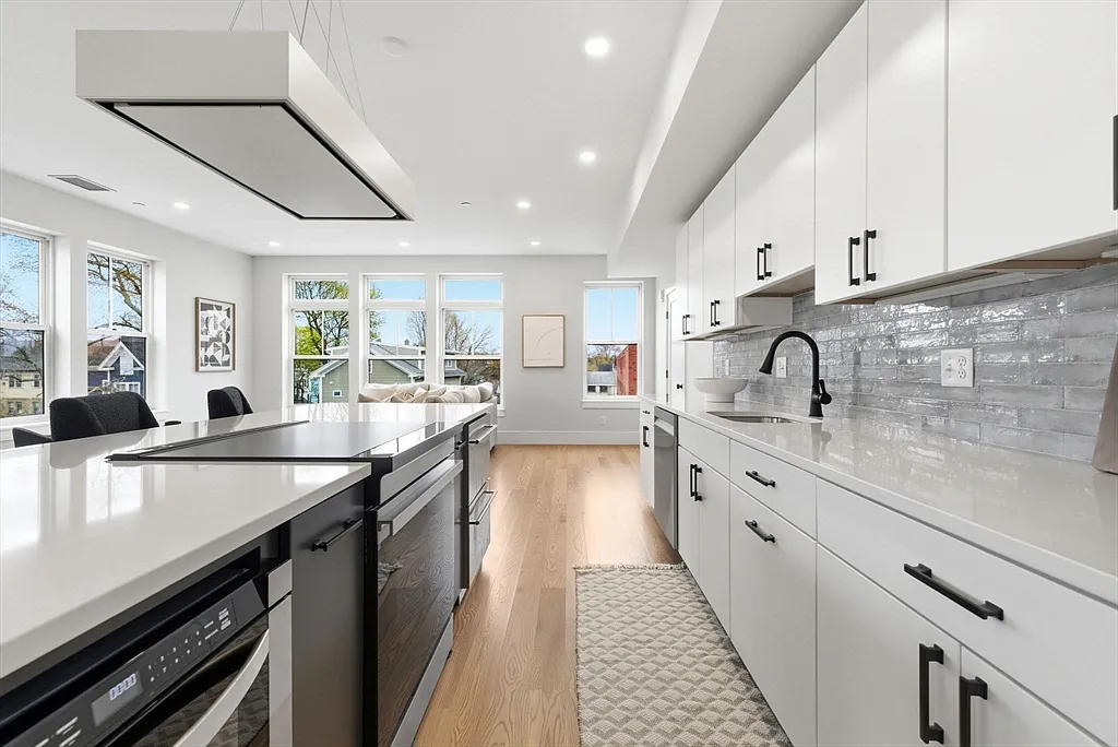 2 bed, 2.5 bath, 1787 sqft, $4,750 — Photo 3