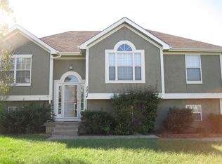 5834 Meadowlark Dr, Shawnee, KS 66226